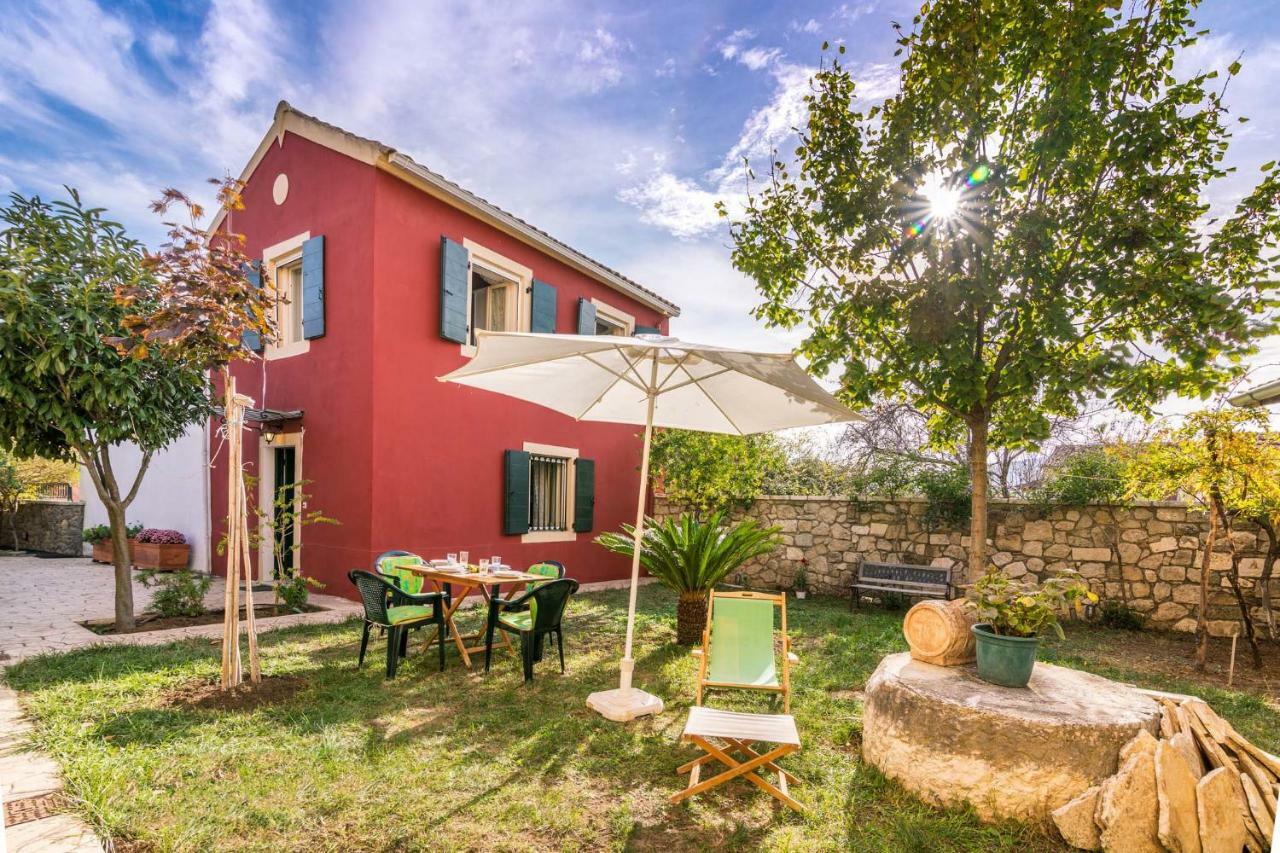 Traditional Rustic Maisonette By Konnect Agios Ioannis Peristerion 외부 사진