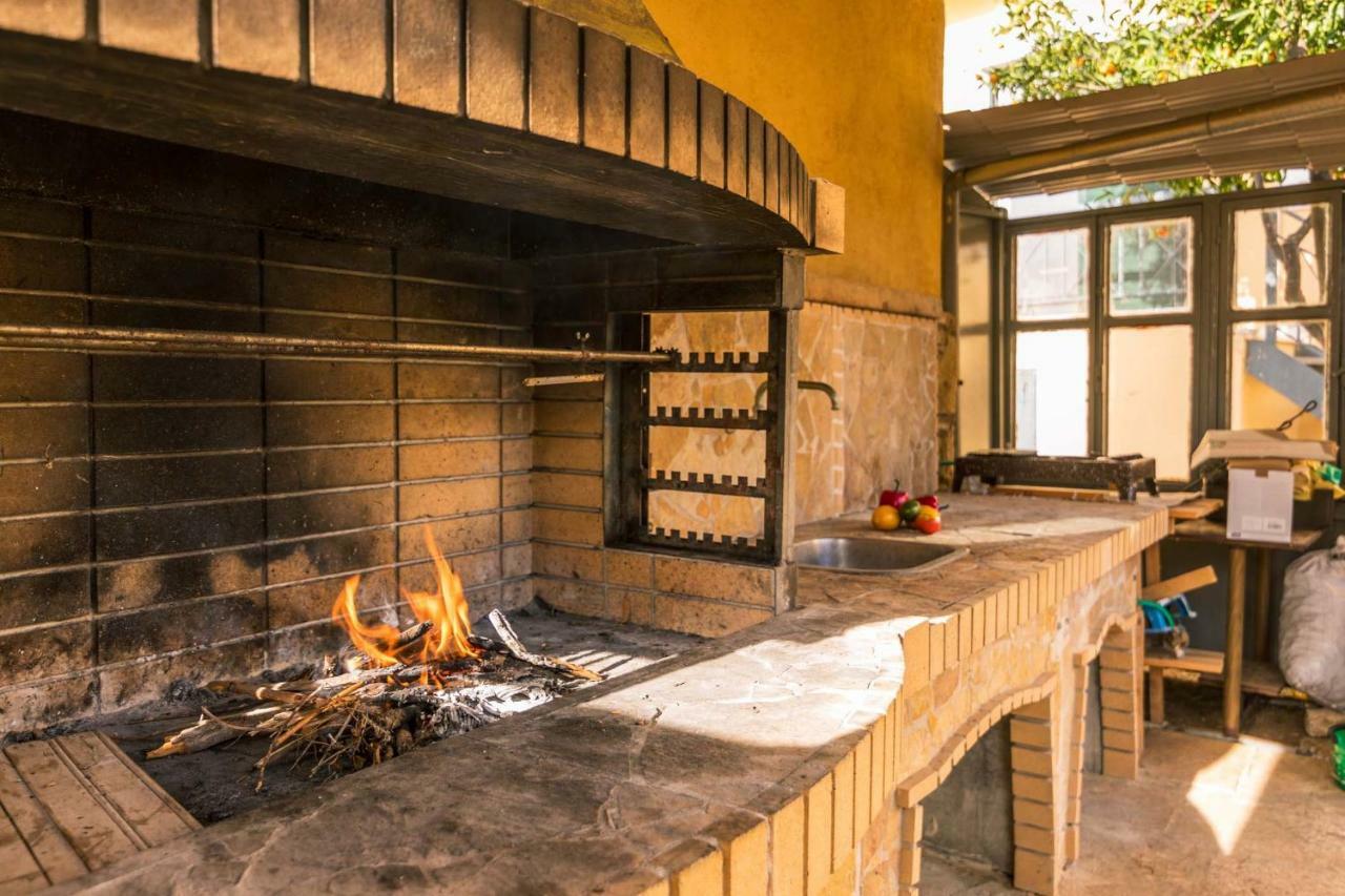 Traditional Rustic Maisonette By Konnect Agios Ioannis Peristerion 외부 사진